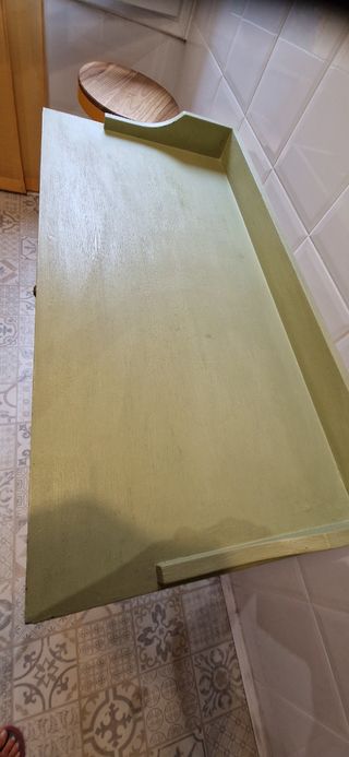 Escritorio vintage madera verde y dorado