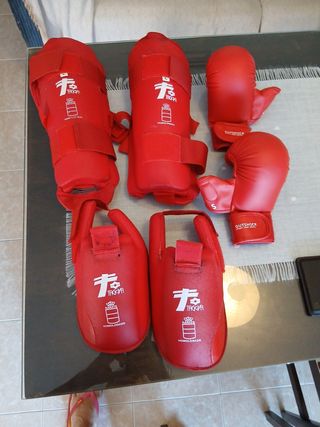 Protecciones de Karate Rojas