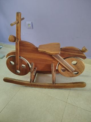 Moto balancín de madera