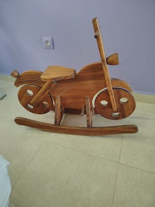 Moto balancín de madera
