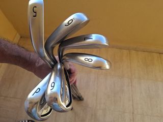 Palos de Golf Titleist AP1  718 de 2021  