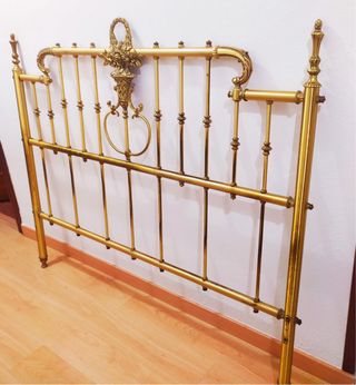 Cabecero de cama antiguo de metal dorado