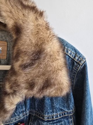 Cazadora vaquera con pelo,botones ideales.