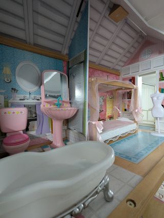 Casita de muñecas grande con muebles de Barbie