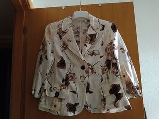 Chaqueta floral talla 42  a 1 €