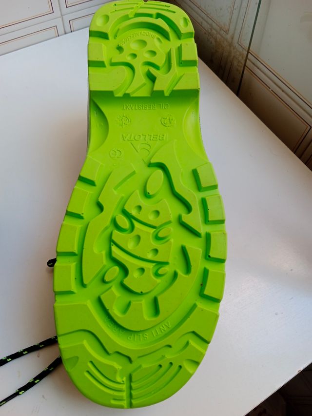 Zapatos de seguridad Bellota grises