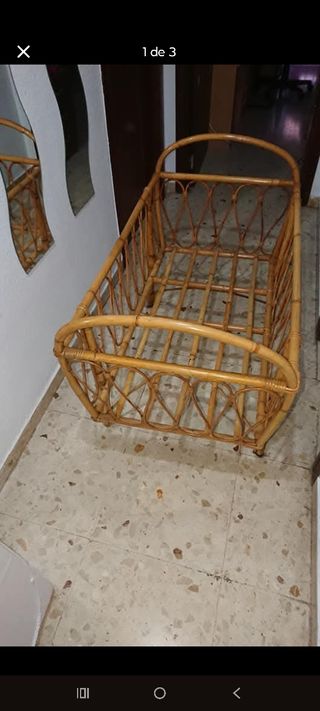 Cuna de mimbre vintage
