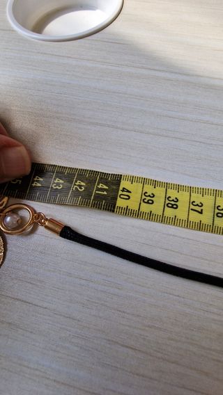 Collana con pendente a foglie dorate e perle