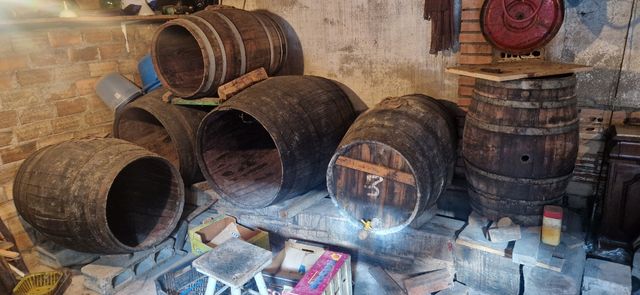 Barriles de vino de madera