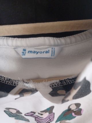 Sudadera niña con capucha y estampado