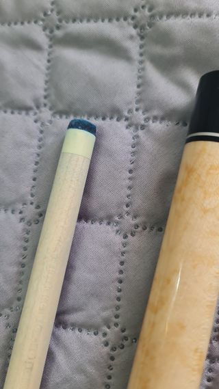 Taco de billar Buffalo con funda roja