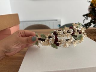 Tocado Novia Flores Granate y Blancas