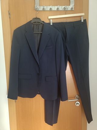 Traje azul Zara, sólo se utilizo una vez. Nuevo
