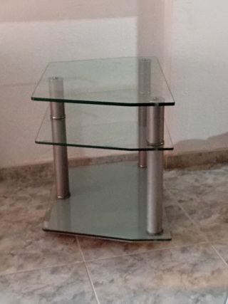 Mesa de cristal con patas metálicas