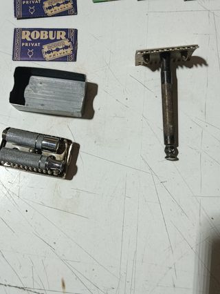 2 maquinillas de afeitar y 6 cuchillas