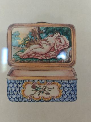 Coppia di incisioni decorative e cassapanche