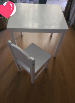 Mesa y silla infantil blanca
