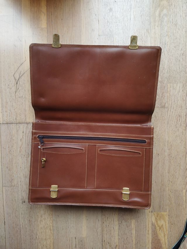 Cartera de piel marrón Salvador Bachiller