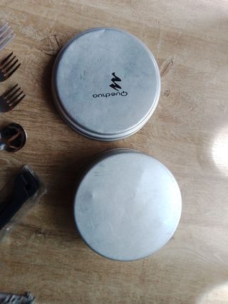 Plato y cubiertos de camping