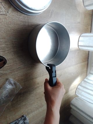 Plato y cubiertos de camping