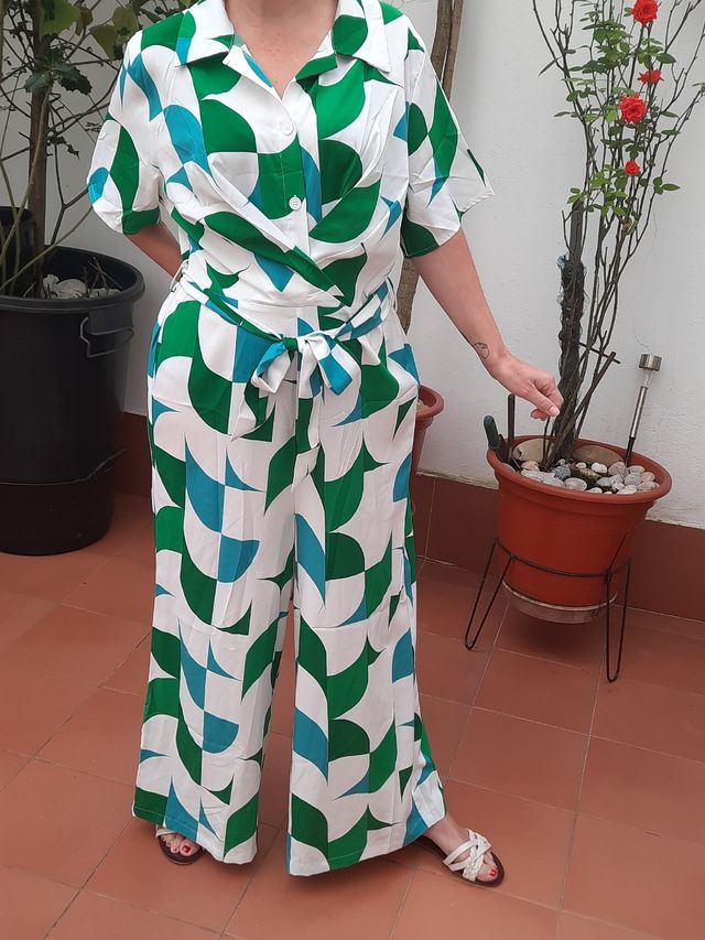 Mono estampado verde y blanco