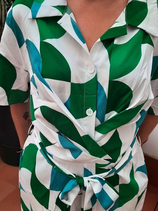 Mono estampado verde y blanco