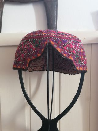 Cappellino afgano ricamato intega mente a mano