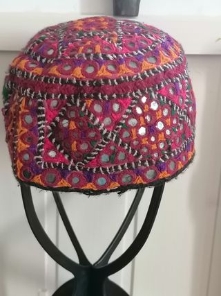 Cappellino afgano ricamato intega mente a mano
