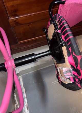 Silla de escritorio rosa con diseño