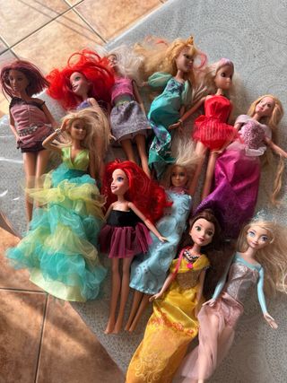 Lote de Muñecas Barbie y Princesas Disney