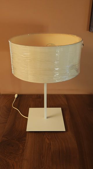 Lámpara de mesa moderna