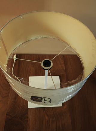 Lámpara de mesa moderna