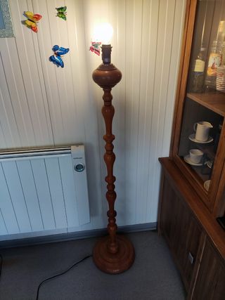 Lámpara de pie vintage de madera