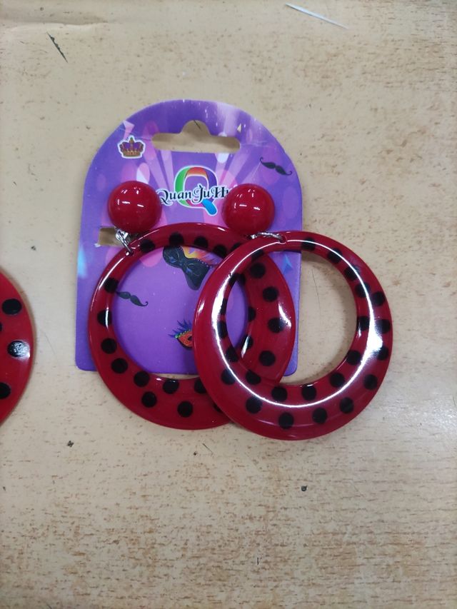 Pendientes flamencos rojos y negros