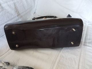 Bolso elegante marrón chocolate y dorado