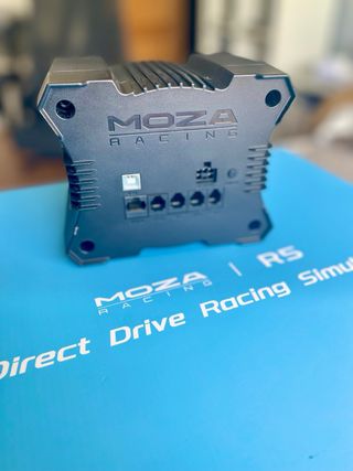 Base Moza R5 Direct Drive Racing Simulator