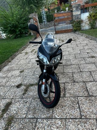 Moto Honda CBR125R Negra