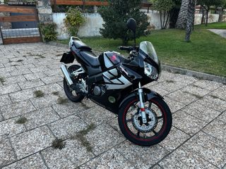 Moto Honda CBR125R Negra