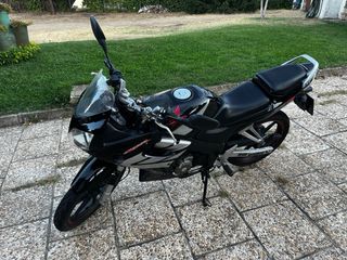 Moto Honda CBR125R Negra
