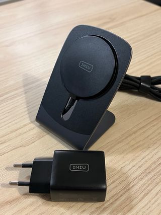 Cargador Inalámbrico Escritorio Qi2 iPhone