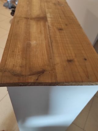 Mueble de madera con cajones y estantes