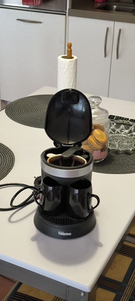 Cafetera Tristar con 2 tazas