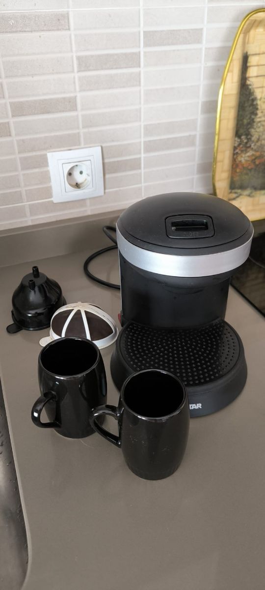 Cafetera Tristar con 2 tazas