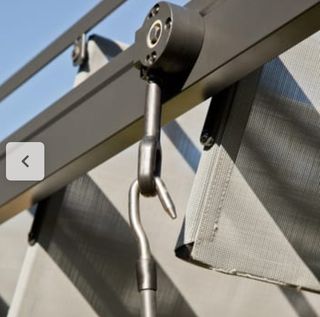 Pérgola Beige y negro