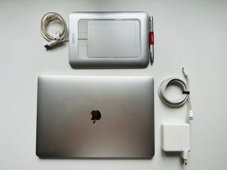 MacBook Pro 15” i7 16GB RAM 256GB SSD Plata