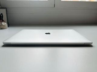 MacBook Pro 15” i7 16GB RAM 256GB SSD Plata
