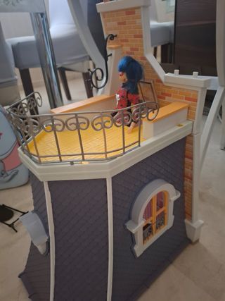 Casa Lady bug con Muñeca,  Accesorios y caja nueva