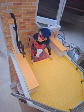 Casa Lady bug con Muñeca,  Accesorios y caja nueva