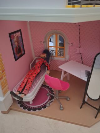 Casa Lady bug con Muñeca,  Accesorios y caja nueva