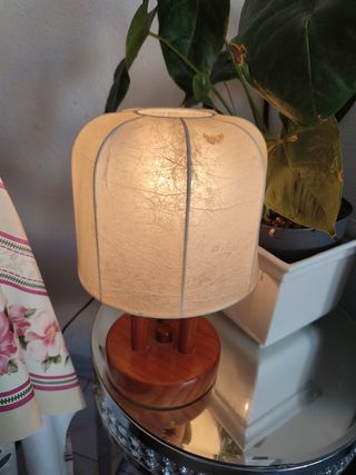 Lámpara moderna de madera y papel